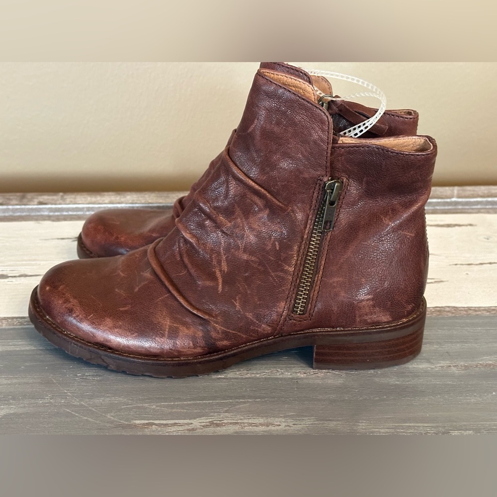 NWOT Sofft Brown Leather Ankle Boots - Size 6.5